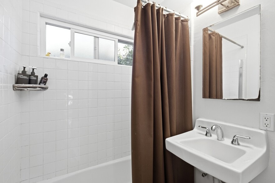 More Photos Of 4001 Riviera Dr, San Diego Apartments For Sale