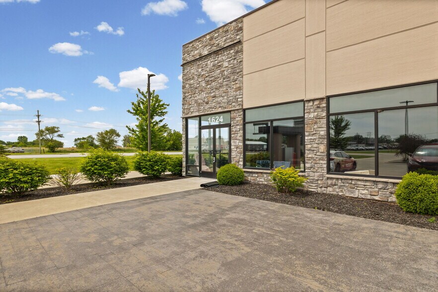 More Photos Of 1640 W State Road 28, Frankfort Storefront Retail Office For Lease