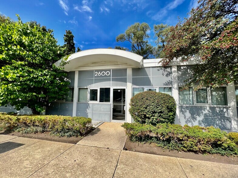 More Photos Of 2600 Gross Point Rd, Evanston Loft Creative Space For Sale