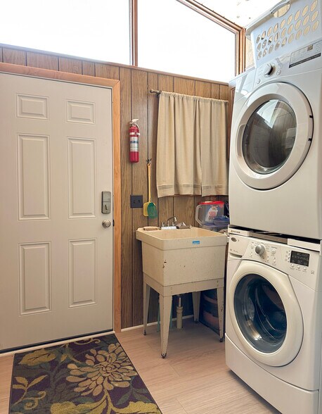 More Photos Of 752 W Faith St, Spruce Flex For Sale