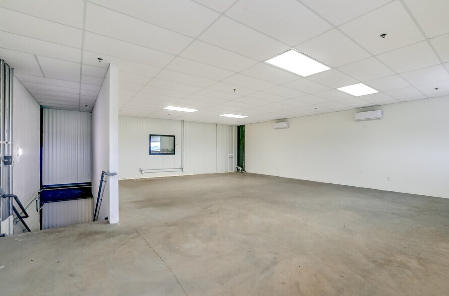 More Photos Of 9342 SE Loop 410, San Antonio Refrigeration Cold Storage For Sale