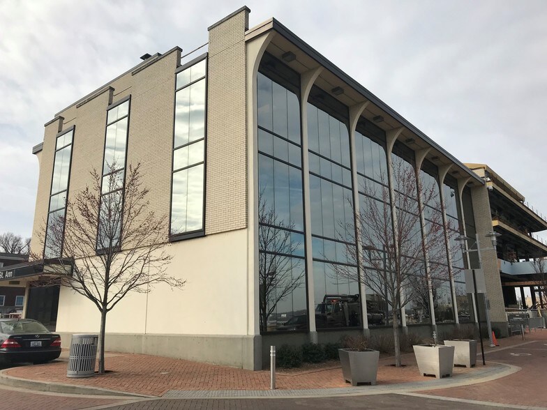 More Photos Of 100 Saint Ann St, Owensboro Office For Lease