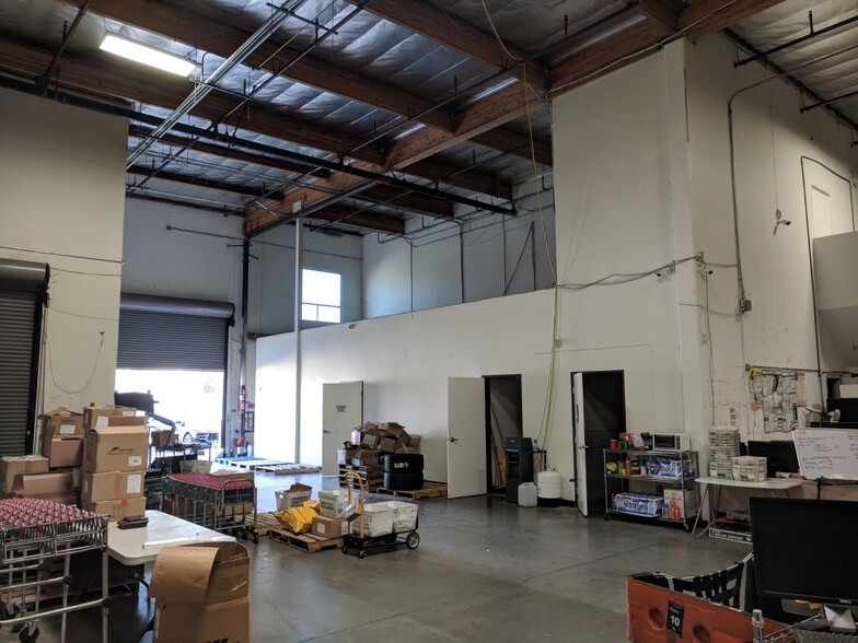 More Photos Of 489 Yorbita Rd, City of Industry Warehouse For Sale