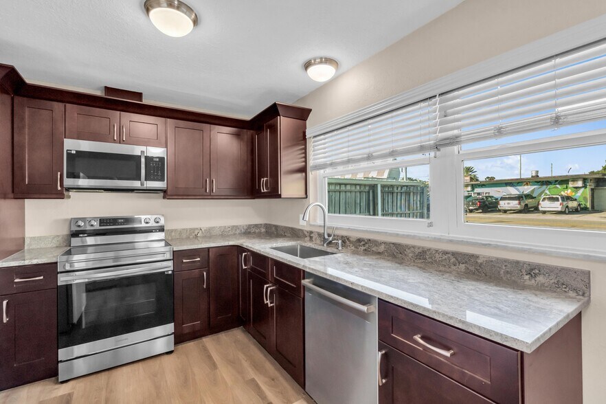 More Photos Of 800 Pasadena Ave S, South Pasadena Storefront Retail Residential For Sale