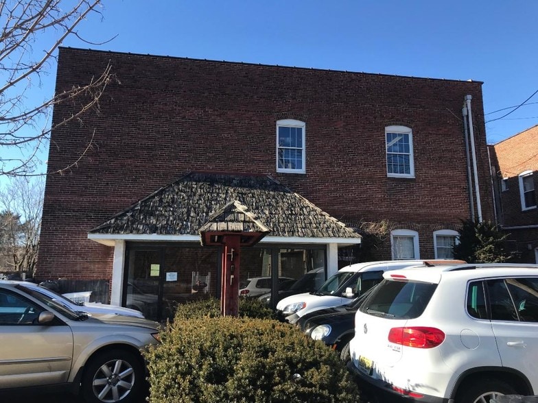 More Photos Of 600 Main St, Riverton Office For Sale