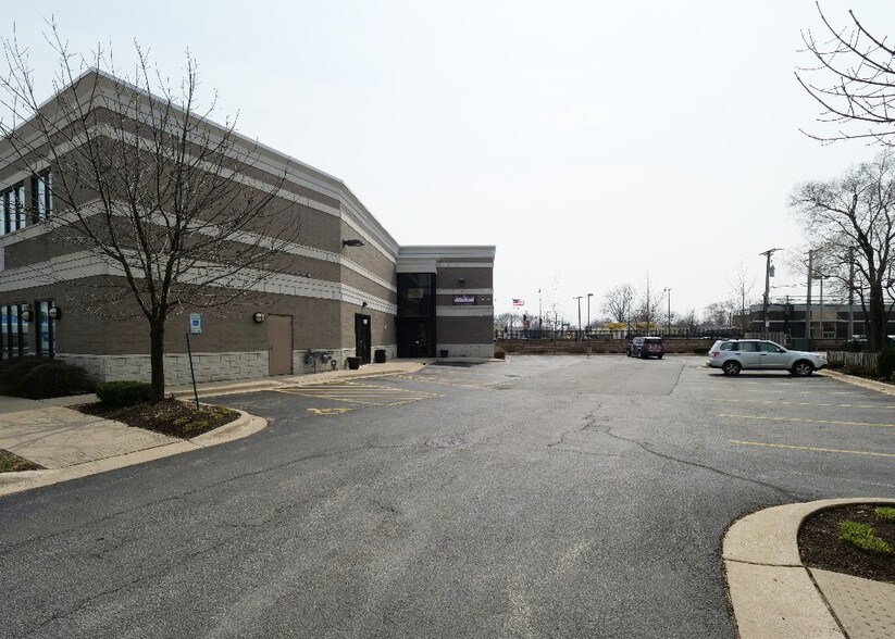 More Photos Of 8814-8826 Niles Center Rd, Skokie Office For Lease