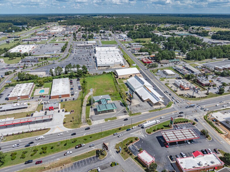 More Photos Of 805 7th St W, Tifton Service Station For Sale