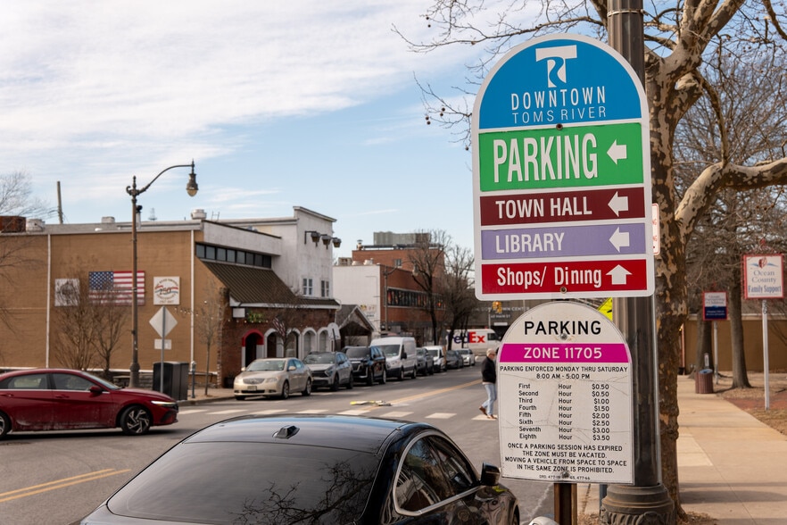 More Photos Of 24 Main St, Toms River Bank For Lease