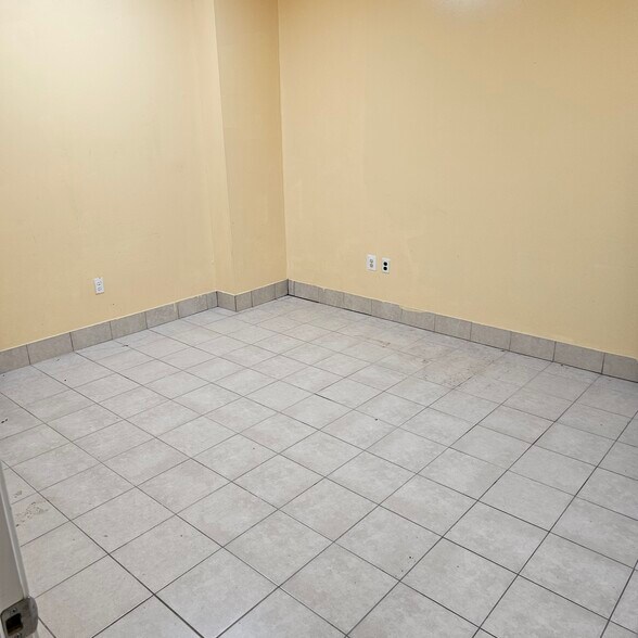 More Photos Of 7930 Pulaski Hwy, Rosedale Warehouse For Lease