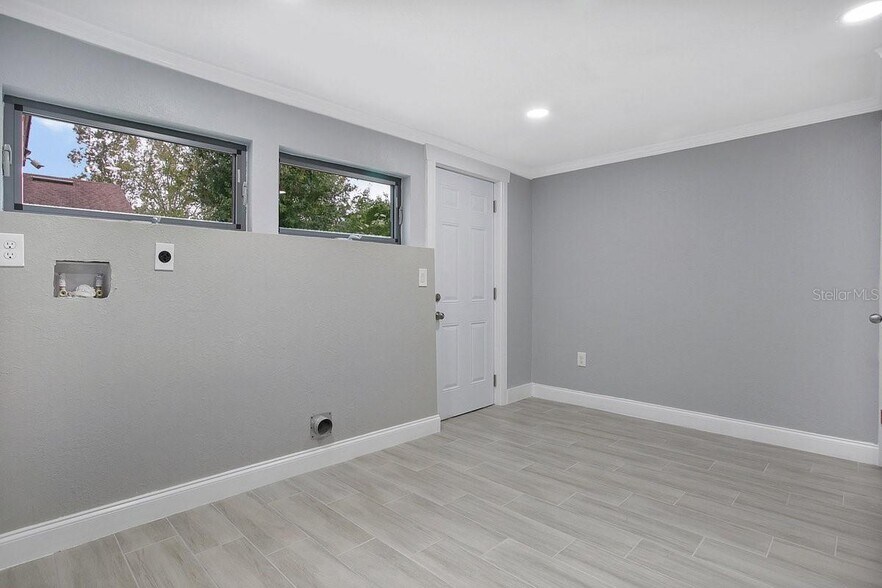 More Photos Of 1906 Murdock Blvd, Orlando Office For Lease