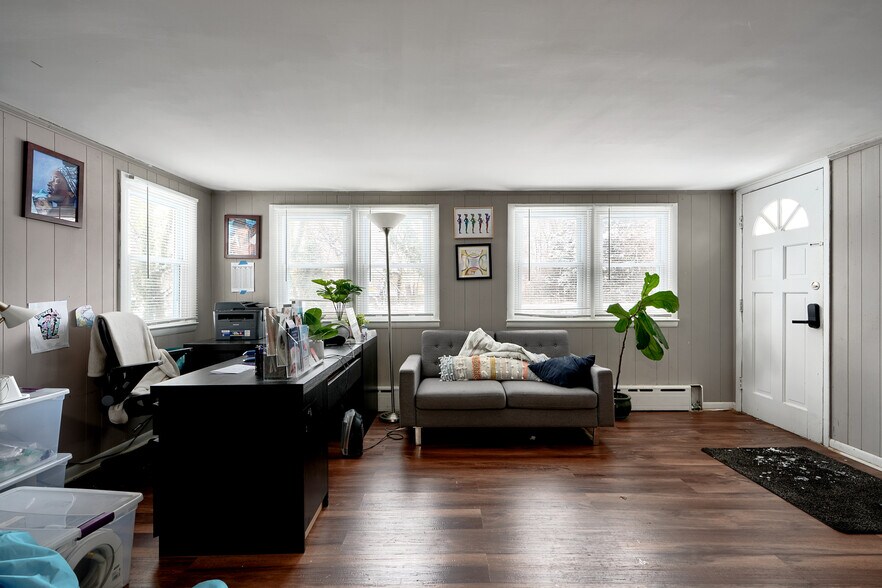 More Photos Of 16-18 Sudbrook Ln, Pikesville Office Residential For Sale