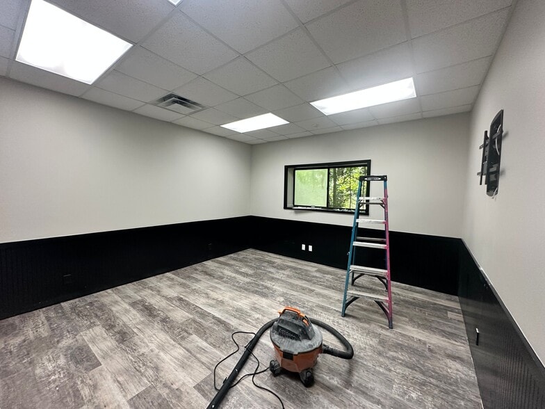 More Photos Of 4485 N Industrial Dr, Cumming Warehouse For Lease