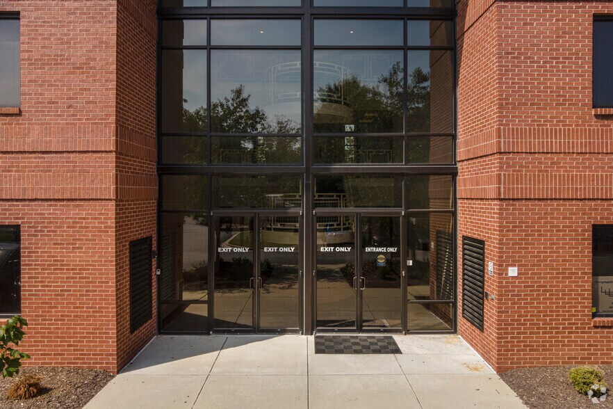 More Photos Of 50 Post Office Rd, Waldorf Medical For Lease