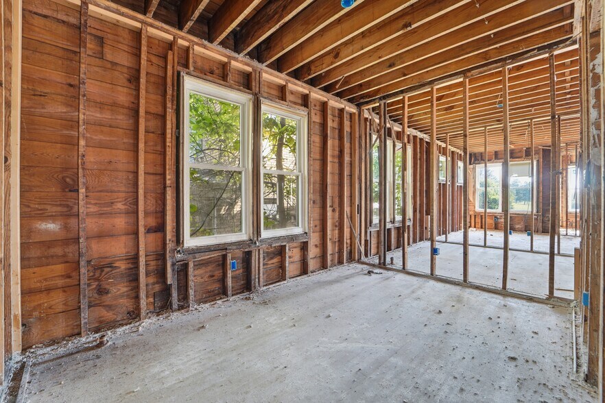 More Photos Of 1300 Porter St, Dearborn Apartments For Sale