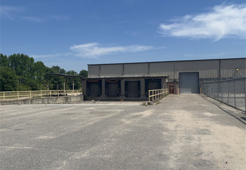 More Photos Of 100 Industrial Rd, Red Springs Manufacturing For Lease