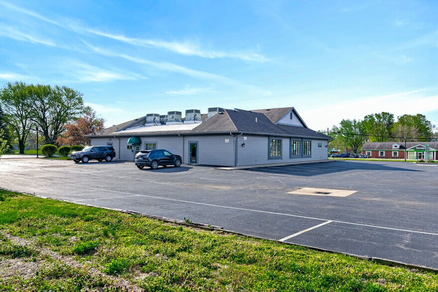 More Photos Of 1964 N Lakeman Dr, Bellbrook Medical For Sale