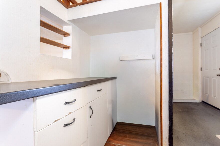 More Photos Of 9826 Columbus Ave, North Hills Apartments For Sale