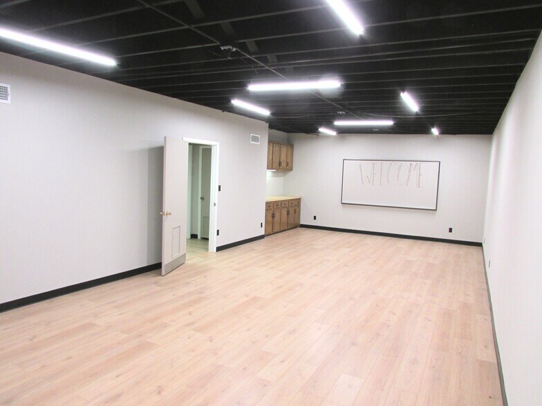 More Photos Of 1907 N 11th St, Muskogee Office For Sale