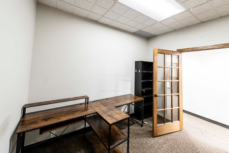More Photos Of 1119 N 42nd St, Grand Forks Office For Lease
