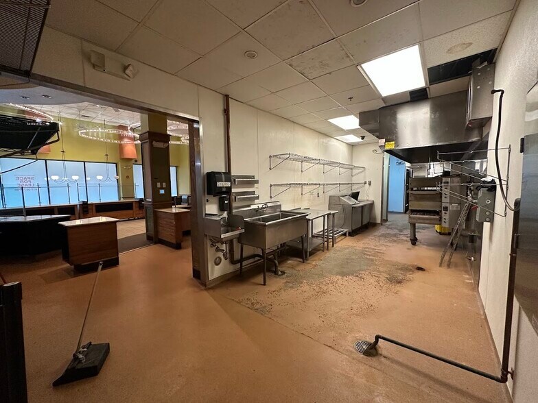 More Photos Of 52 Summer St, Boston General Retail For Lease