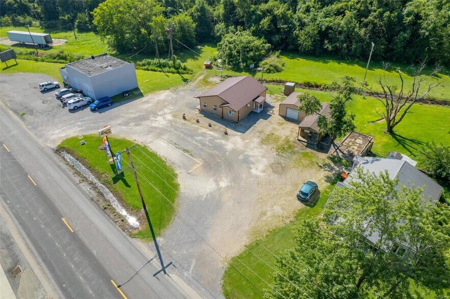 More Photos Of 307 E State St, Delta Flex For Sale