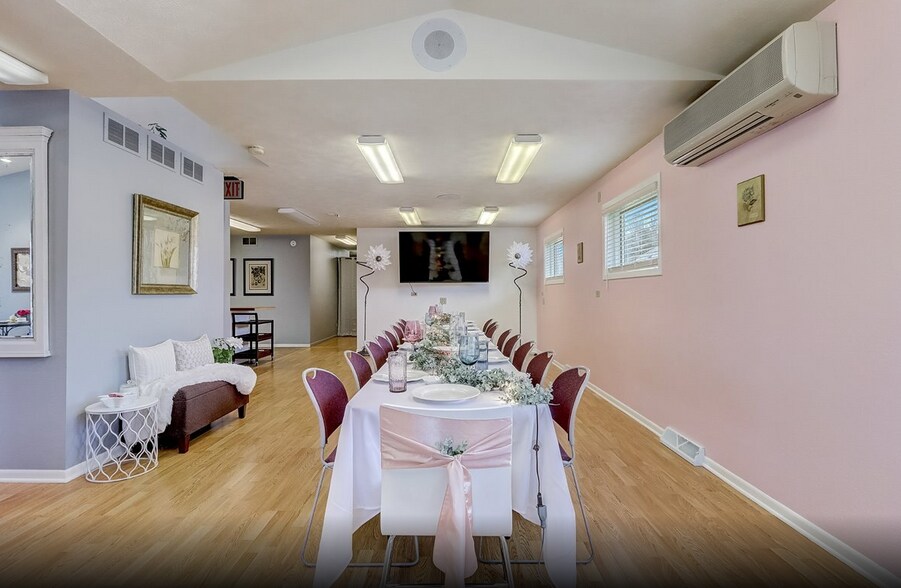 More Photos Of 111 Depot St, Johnson Creek General Retail For Lease