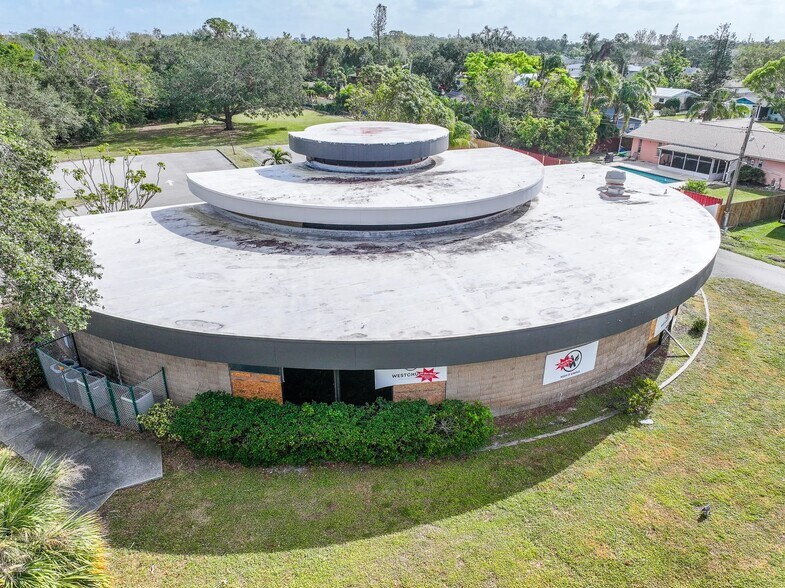 More Photos Of 2209 75th St W, Bradenton Religious Facility For Lease