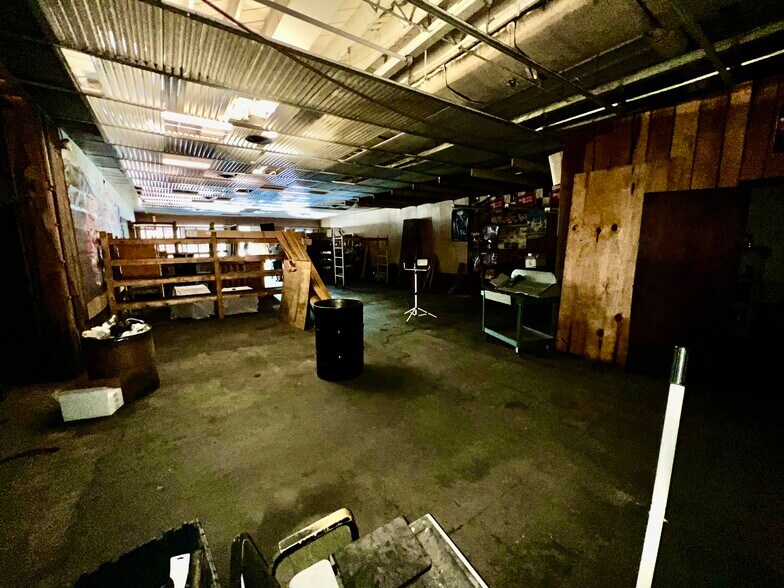 More Photos Of 824 20th St, Huntington General Retail For Sale