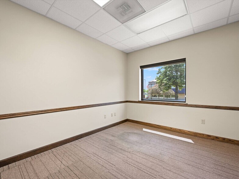 More Photos Of 1805 John F Kennedy Rd, Dubuque Freestanding For Sale