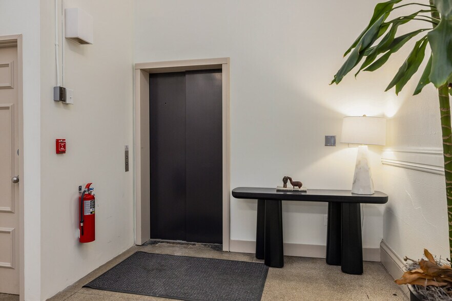 More Photos Of 40 Pleasant St, Portsmouth Office For Lease