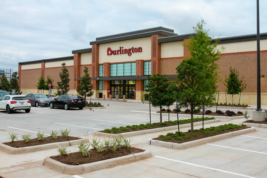 More Photos Of 13517 University Blvd, Sugar Land Unknown For Lease