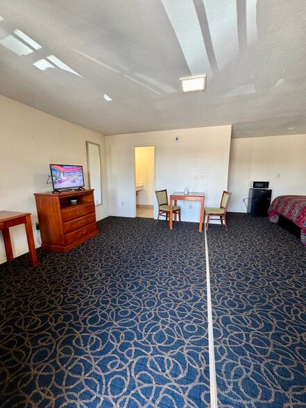 More Photos Of 990 Avenue K, Marrero Hotel For Sale