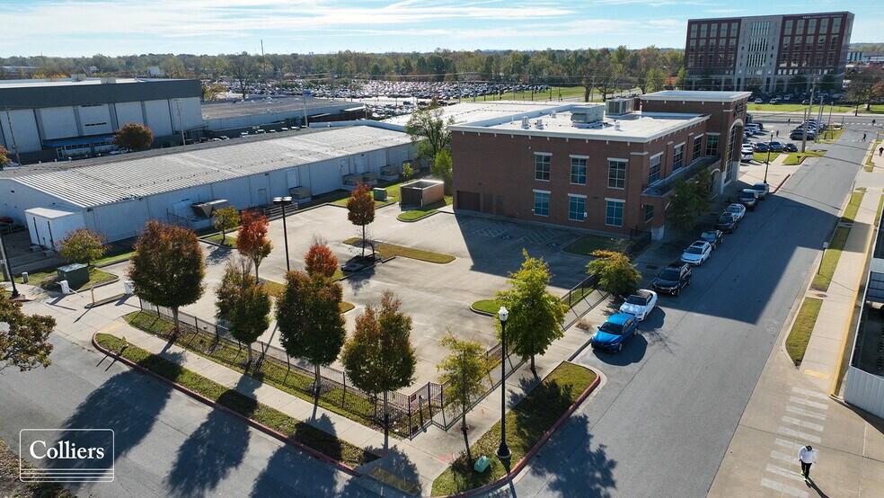 More Photos Of 607 SW F St, Bentonville Office For Lease