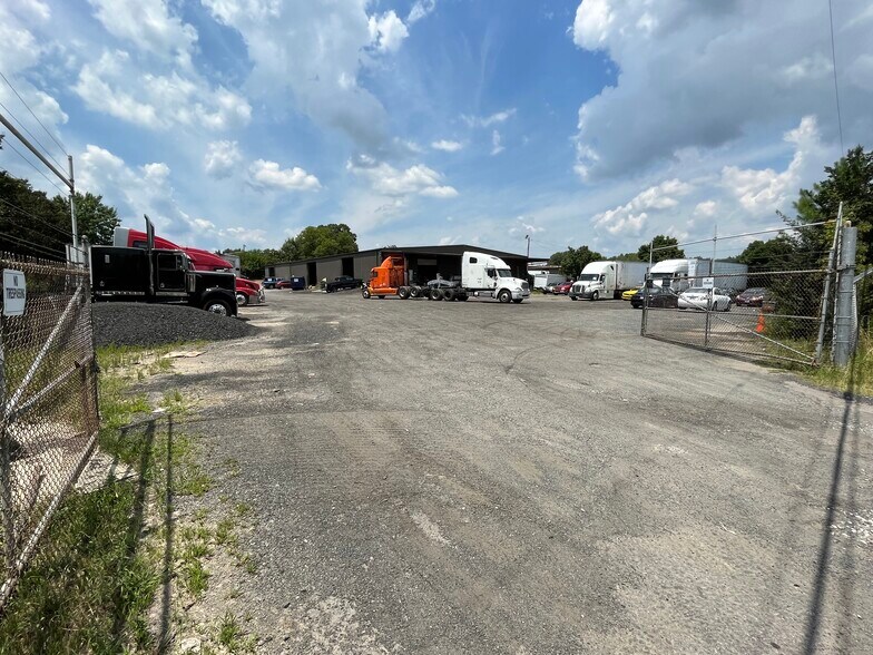More Photos Of 3251 Robinson Cir, Charlotte Warehouse For Sale