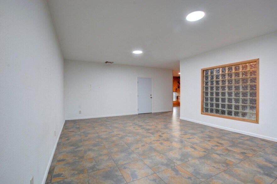 More Photos Of 6804 Agate Rd, White City Flex For Sale