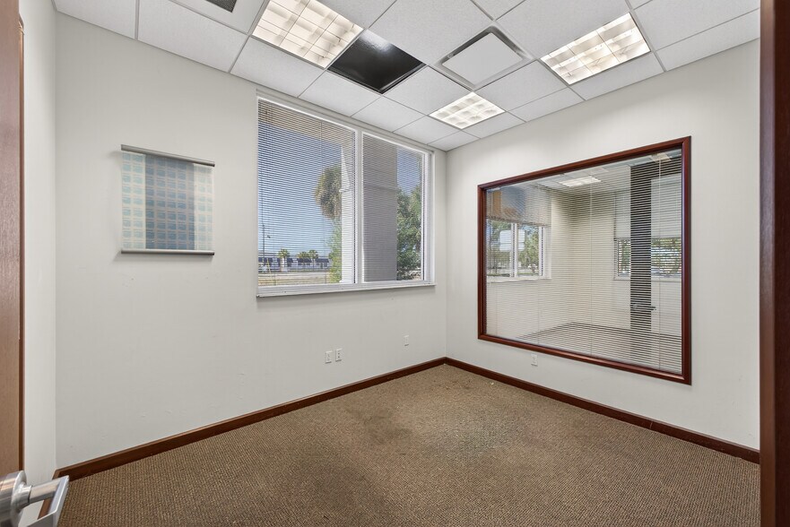 More Photos Of 18031 S Tamiami Trl, Fort Myers Bank For Lease