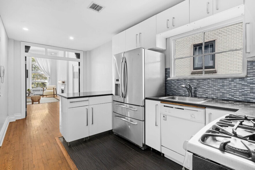 More Photos Of 33 W Ninth St, New York Apartments For Sale