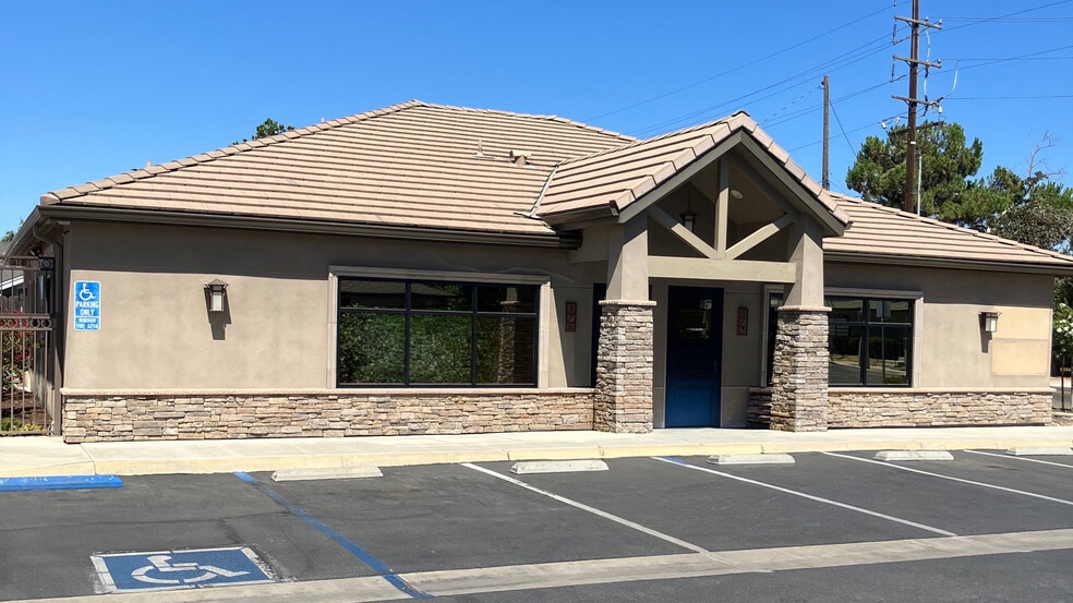 Primary Photo Of 875 E Merritt Ave, Tulare Office For Lease