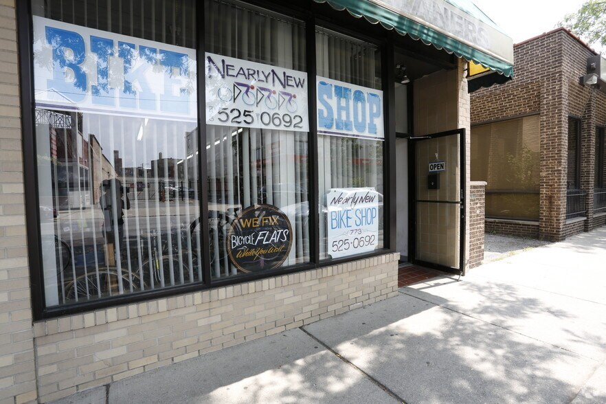 More Photos Of 4075-4089 N Broadway St, Chicago Storefront For Lease