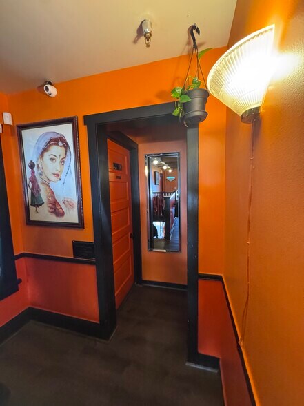 More Photos Of 2924 E Burnside St, Portland Restaurant For Lease