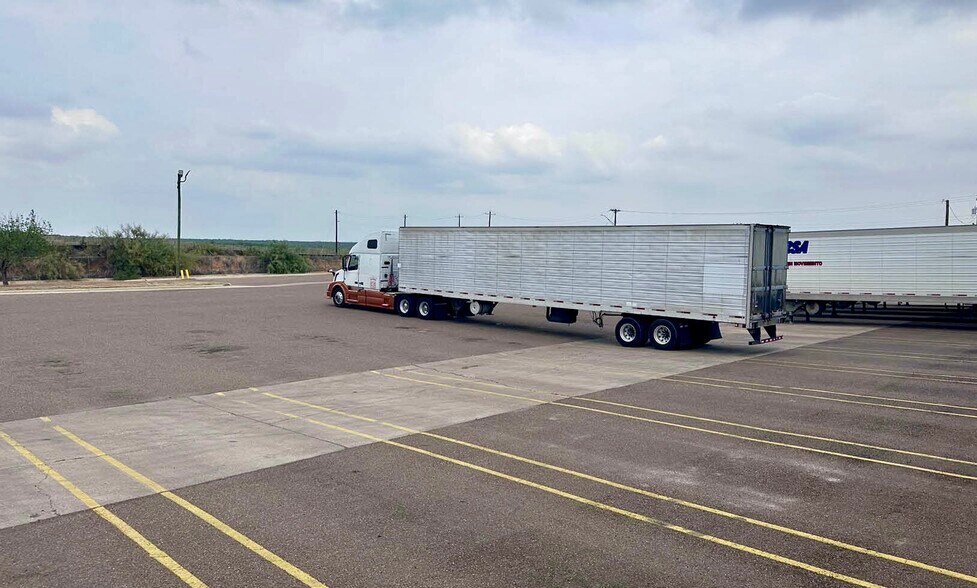 More Photos Of 1629 World Trade Center Loop, Laredo Distribution For Lease