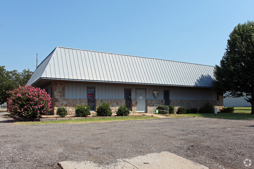 Primary Photo Of 1236 E Main St, Cushing Office For Sale