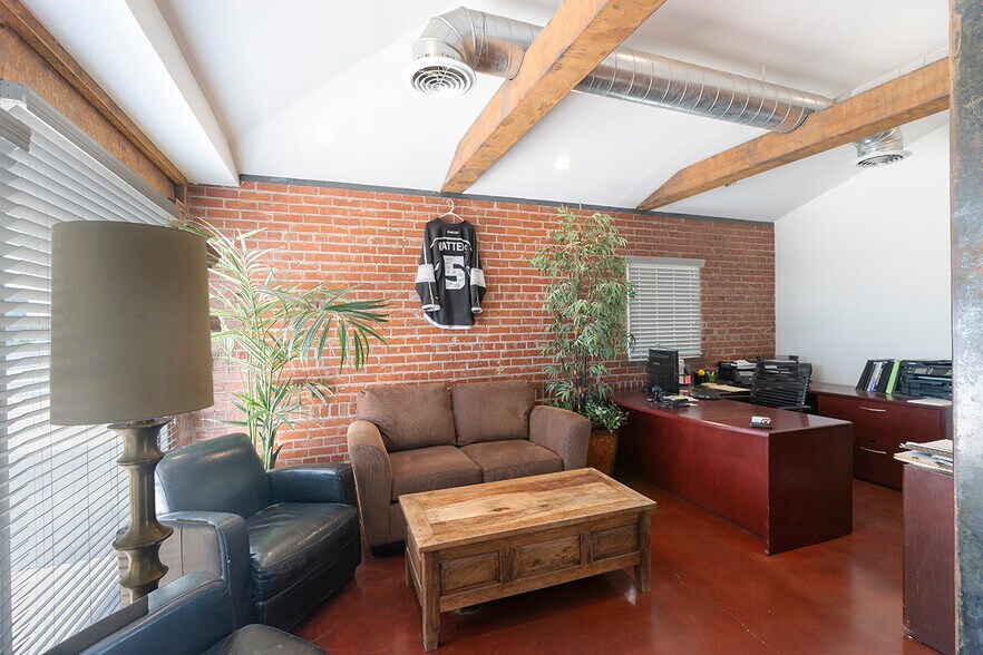 More Photos Of 2540 E Indian School Rd, Phoenix Loft Creative Space For Lease