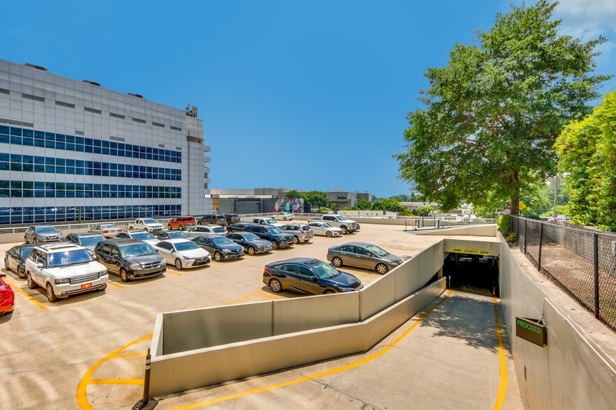 More Photos Of 3379 Peachtree Rd NE, Atlanta Coworking Space