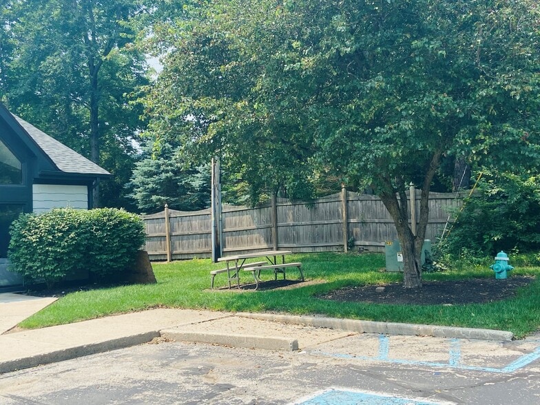 More Photos Of 8555 Cedar Place Dr, Indianapolis Unknown For Lease