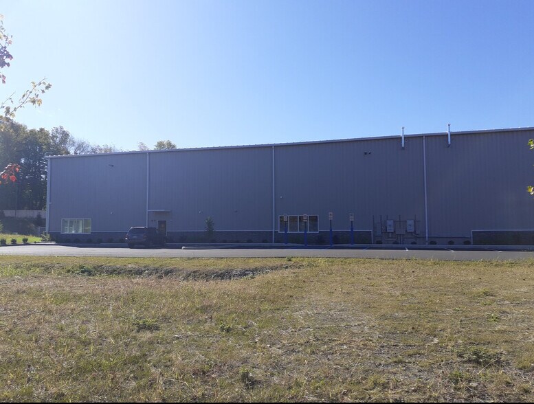More Photos Of 2256 NY-17K, Montgomery Distribution For Sale