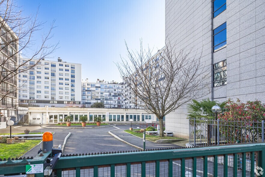 More Photos Of 99 Avenue Aristide Briand, Montrouge Office For Sale
