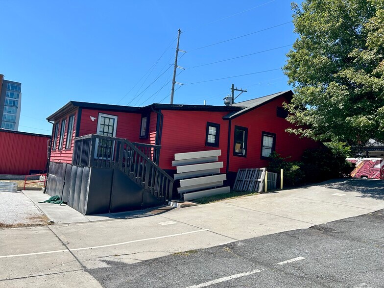 More Photos Of 722 N West St, Raleigh Bar For Lease