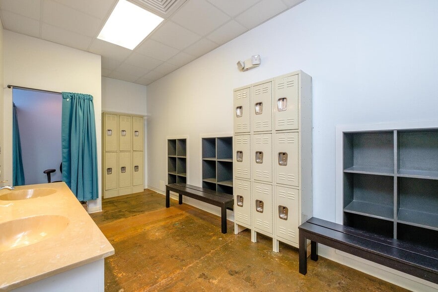 More Photos Of 90 N Main St, Harrisonburg Office For Sale