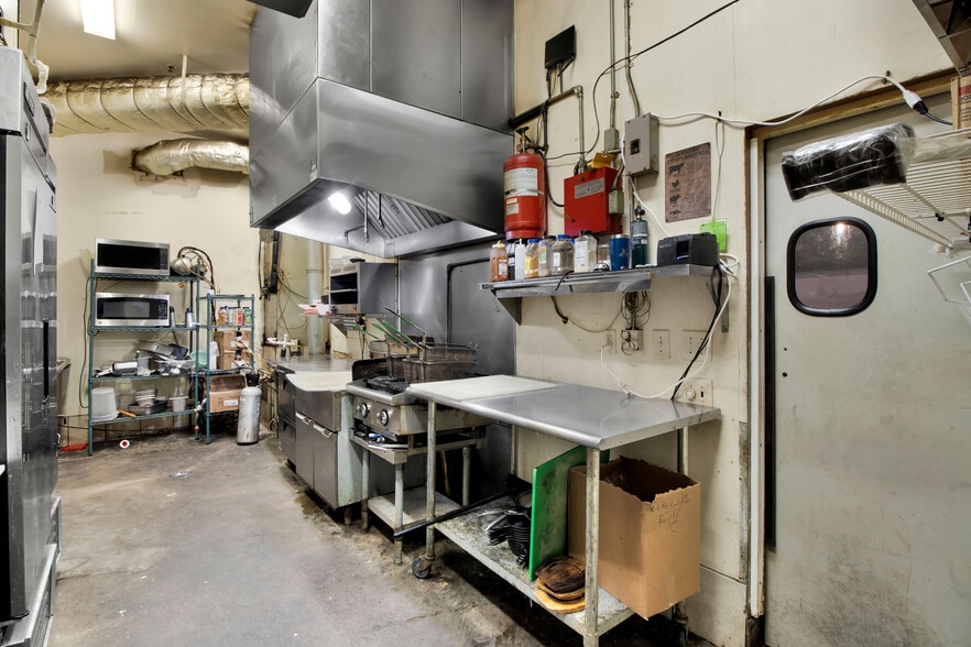 More Photos Of 410 Us Highway 79 S, Henderson Hotel For Sale